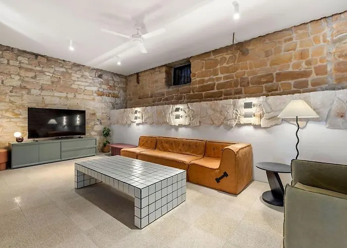 Luxury Harbourside Living With Rich Historic Charm